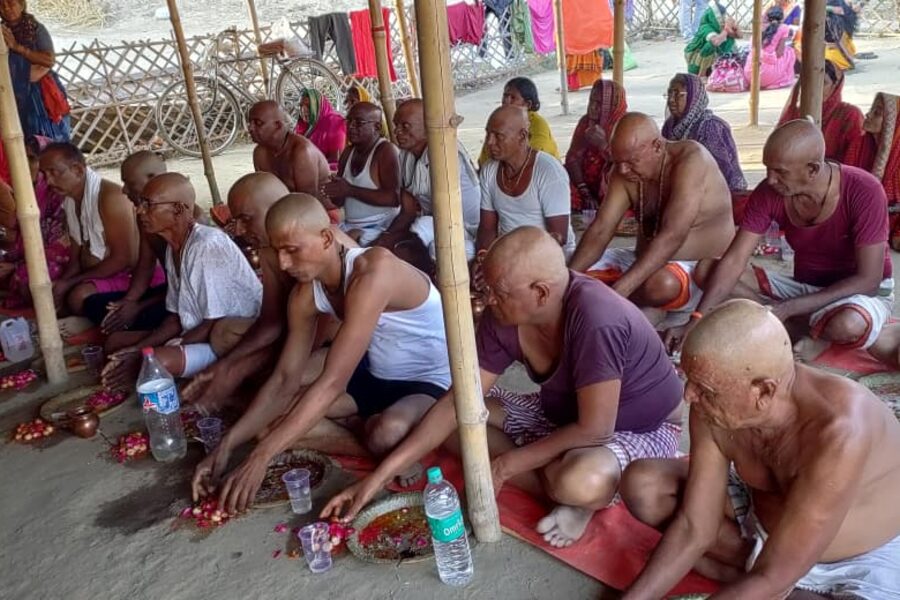 Pind Daan ritual at Prayagraj, Triveni Sangam